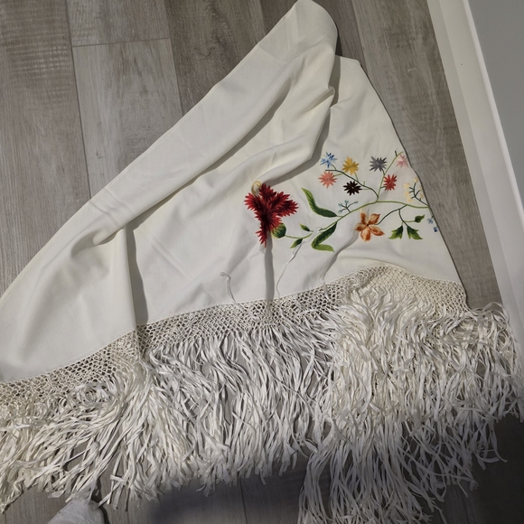 Embroidered Floral Fringe Wrap / Shawl - Picture 7 of 7